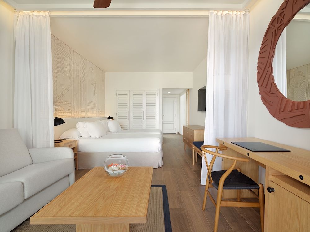 H10 Playa Meloneras Horizons Collection Superior Room (2 Adults & 1 Child) 2