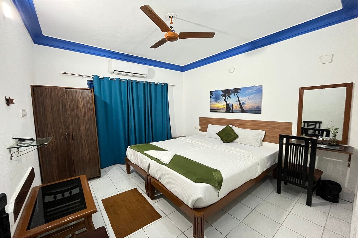 Deluxe Room - Palm Breeze View 