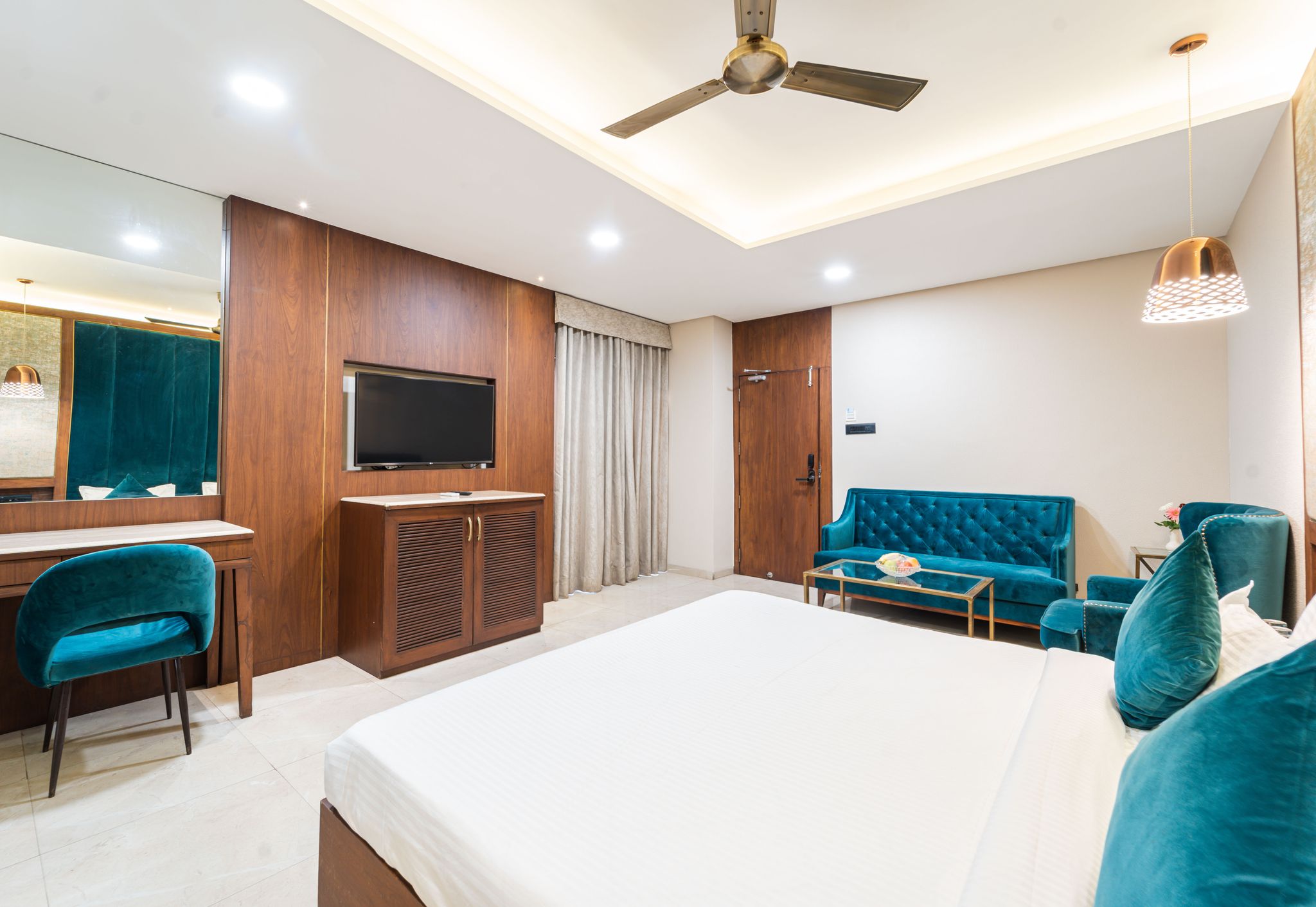 Enrise by Sayaji Harda Suite Room 15