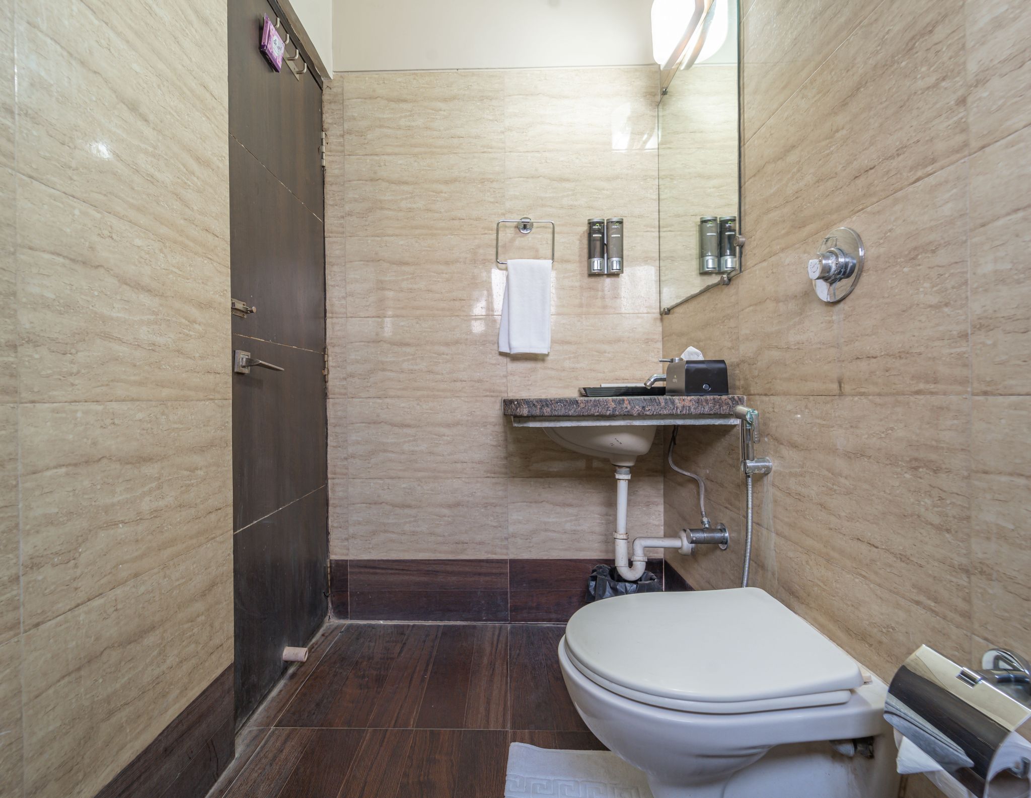 Enrise by Sayaji Harda Executive Room 8