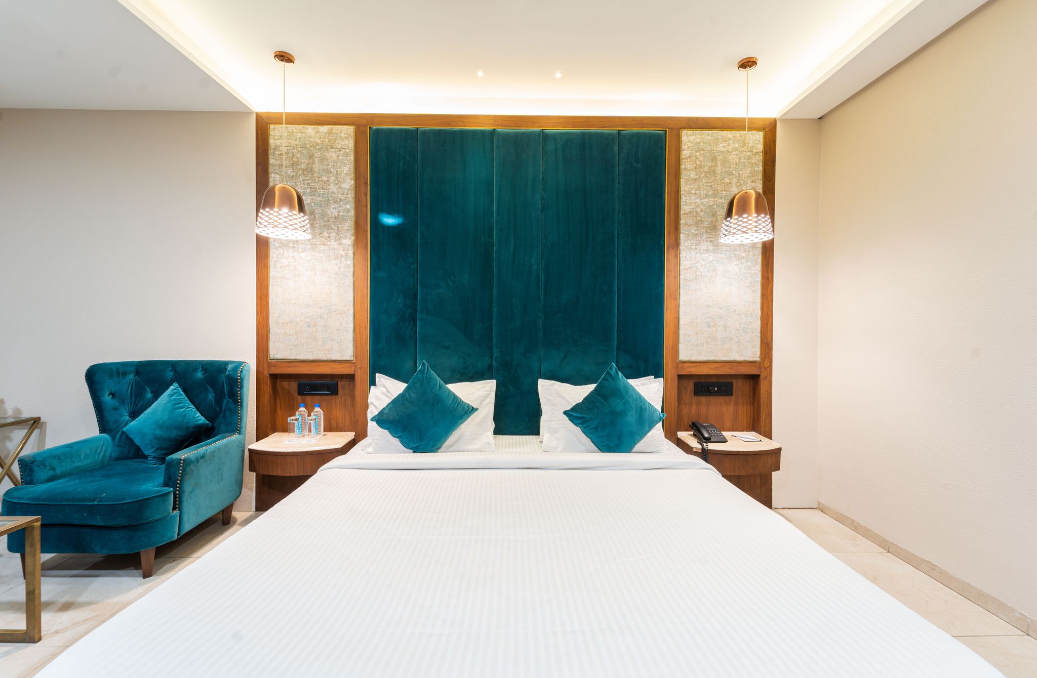 Enrise by Sayaji Harda Suite Room 7