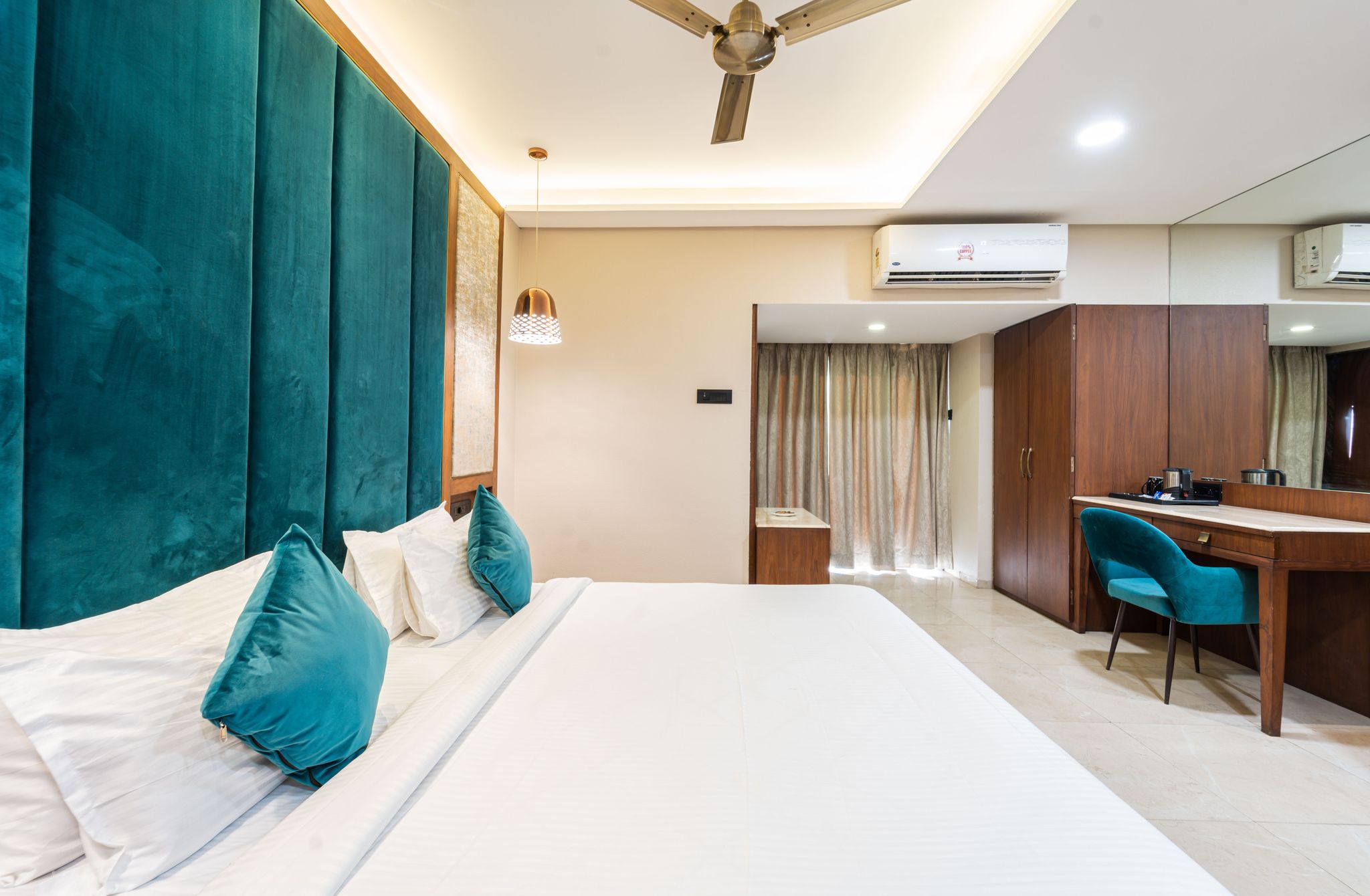 Enrise by Sayaji Harda Suite Room 8