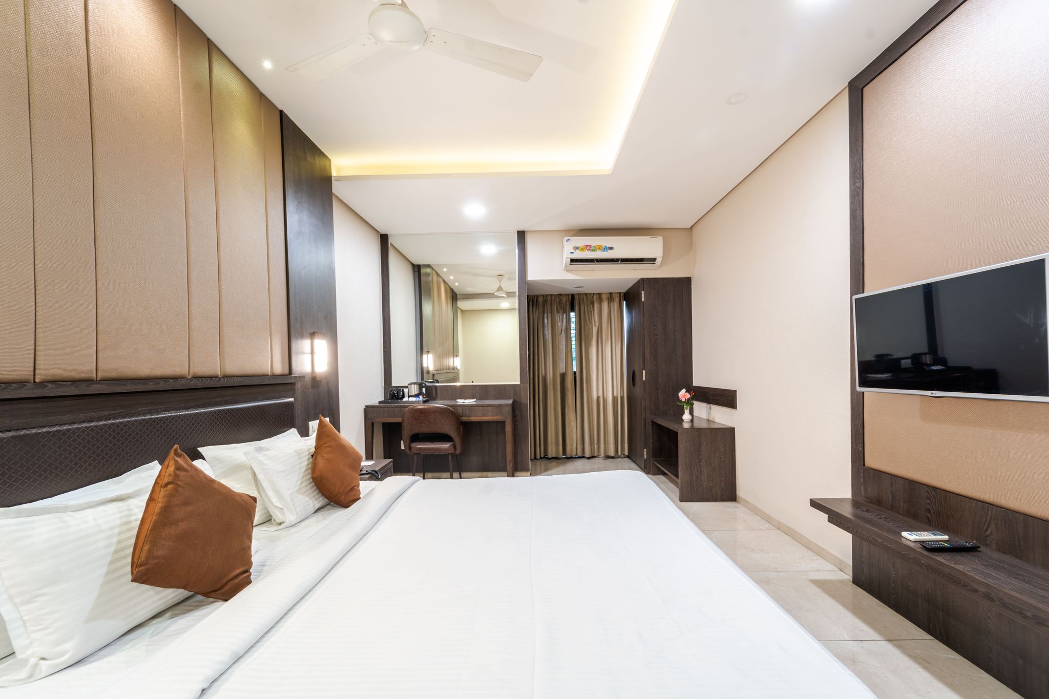 Enrise by Sayaji Harda Executive Room 5