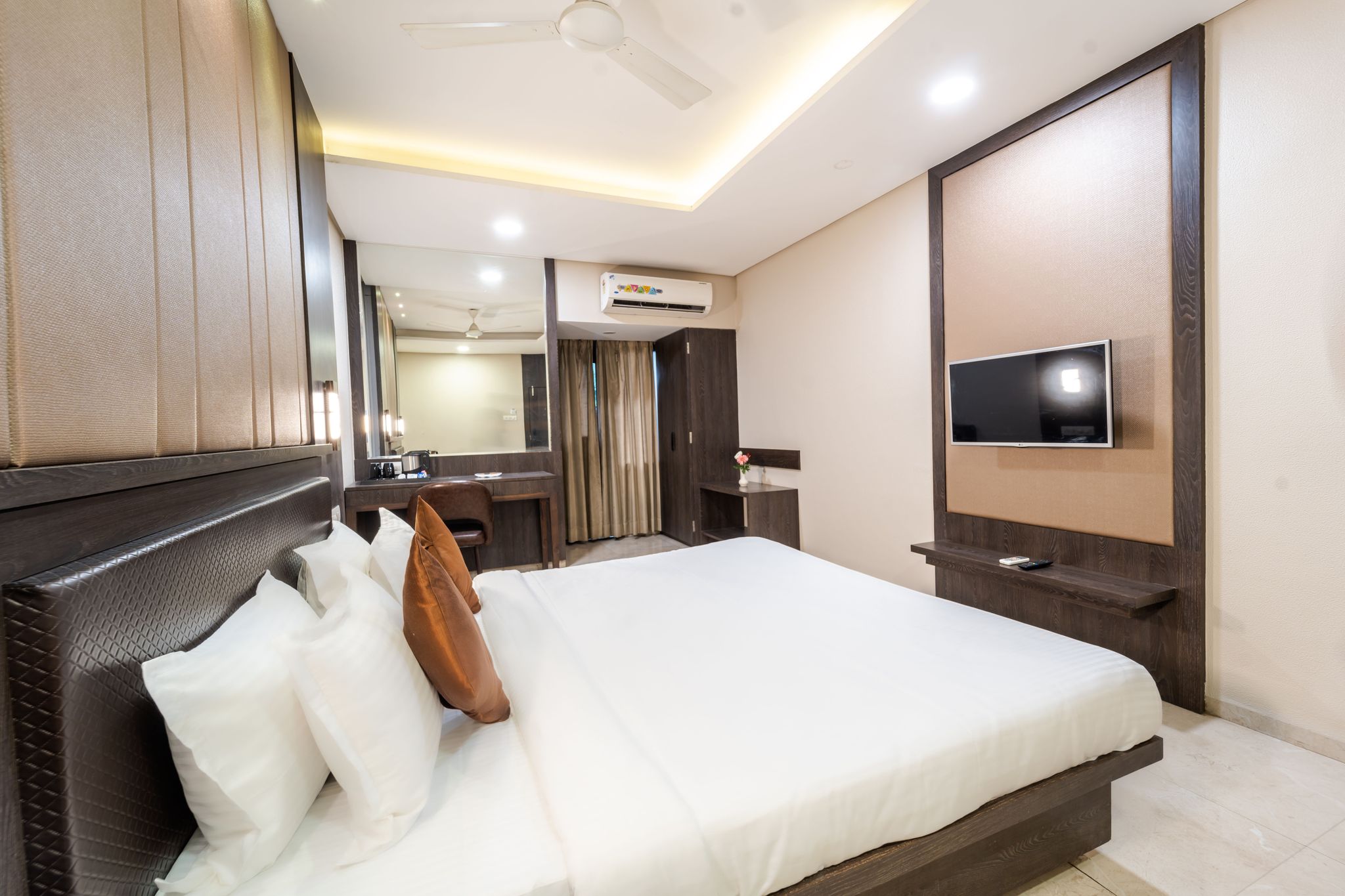 Enrise by Sayaji Harda Standard Room 6