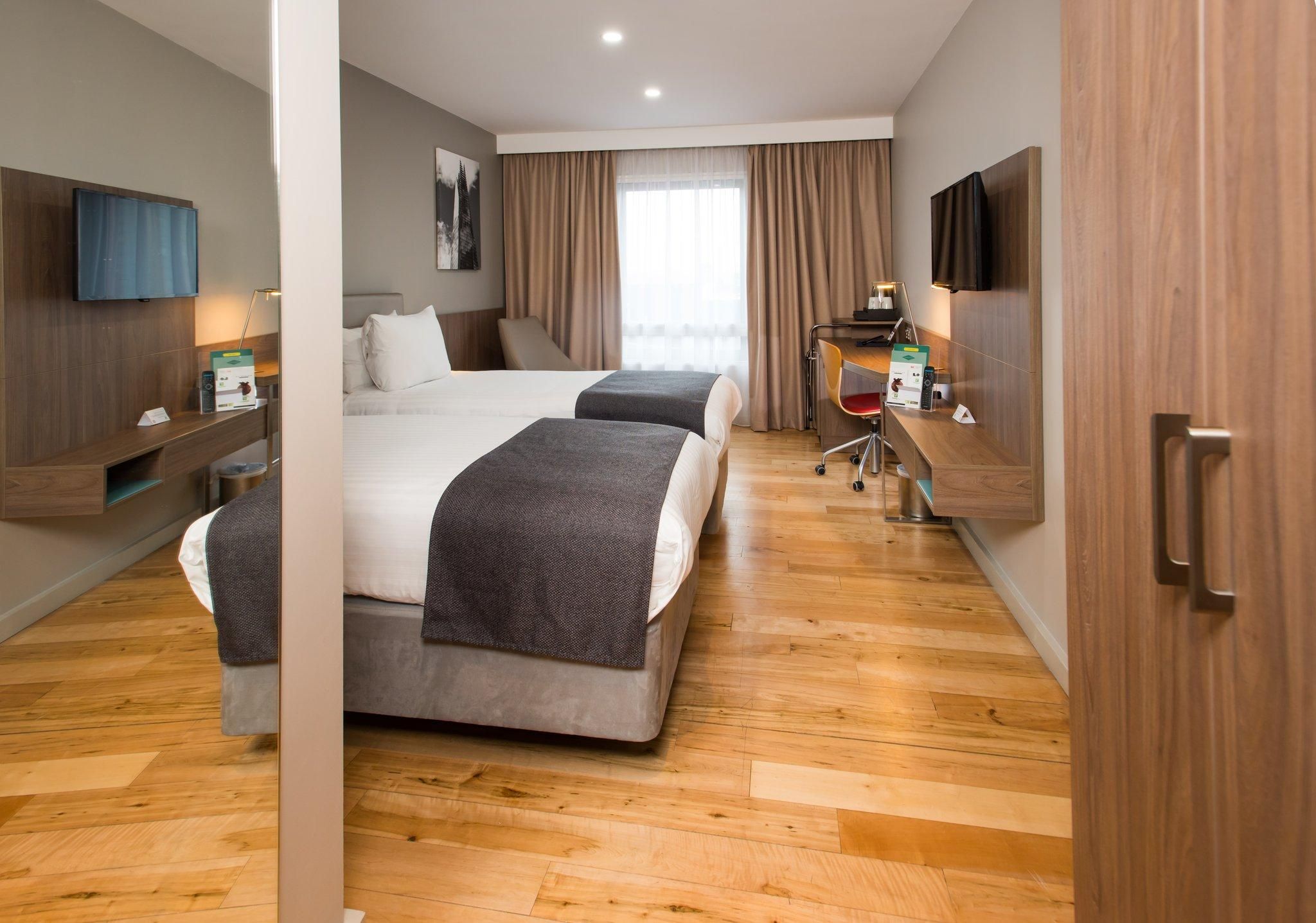 undefined Holiday Inn London - West by IHG 6