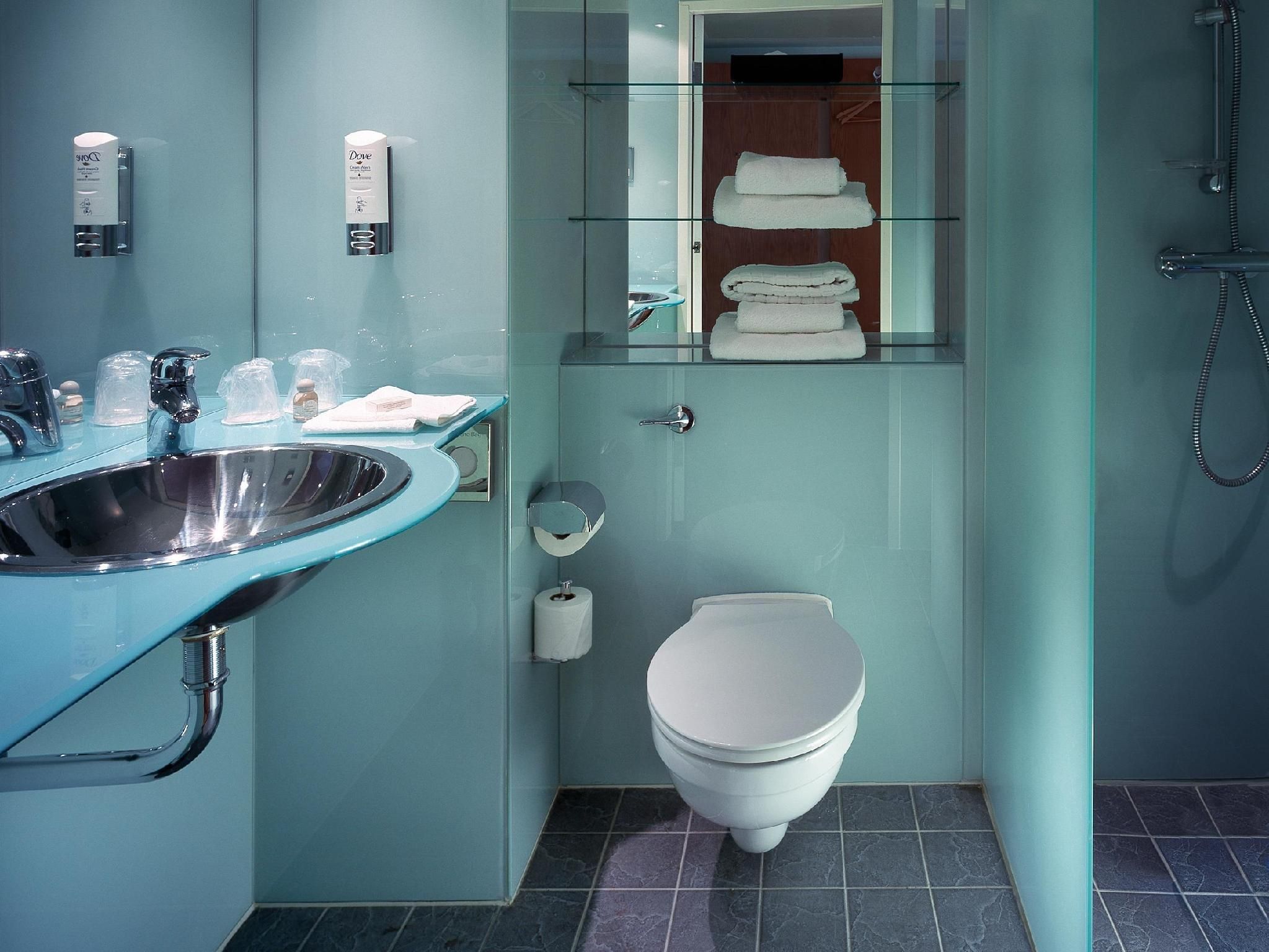 undefined Holiday Inn London - West by IHG 8