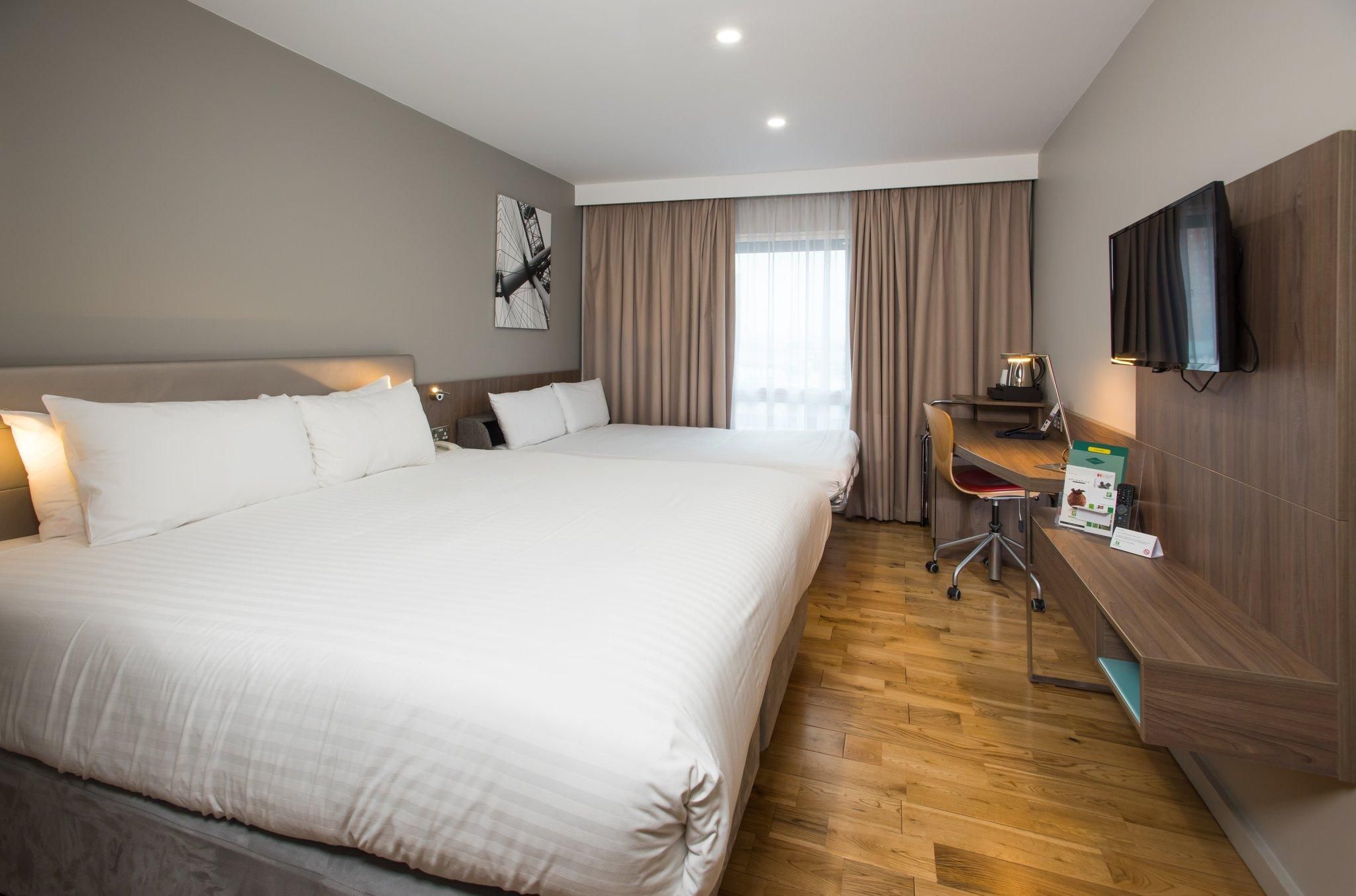 undefined Holiday Inn London - West by IHG 10