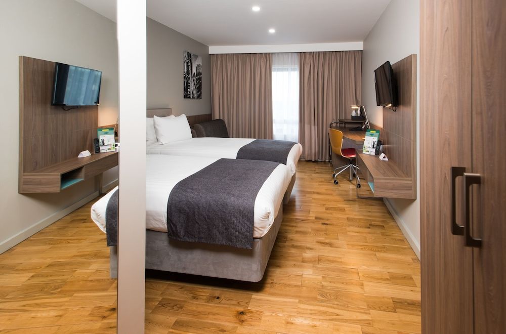 Holiday Inn London - West by IHG Standard Room, 2 Twin Beds, Accessible
