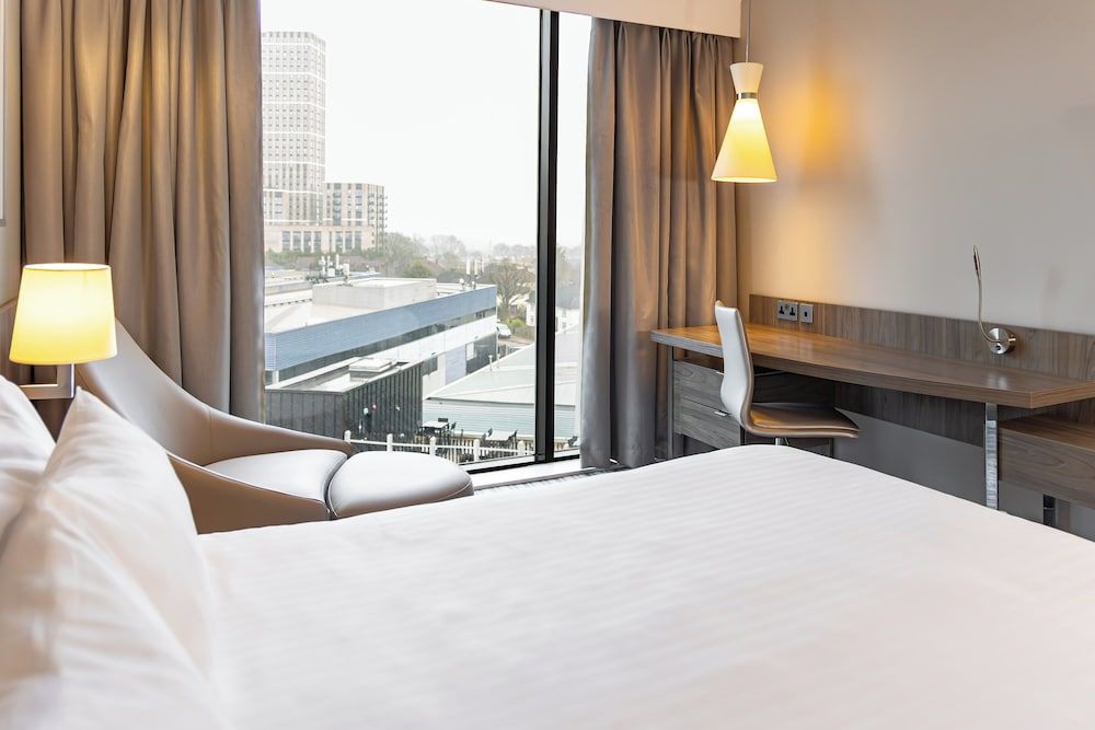 Holiday Inn London - West by IHG Standard Room, 1 Double Bed 11