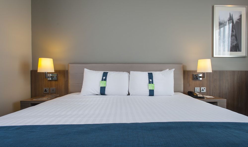 Holiday Inn London - West by IHG Standard Room, 2 Twin Beds, Accessible 3
