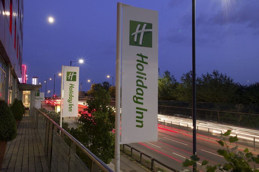 undefined Holiday Inn London - West by IHG 5