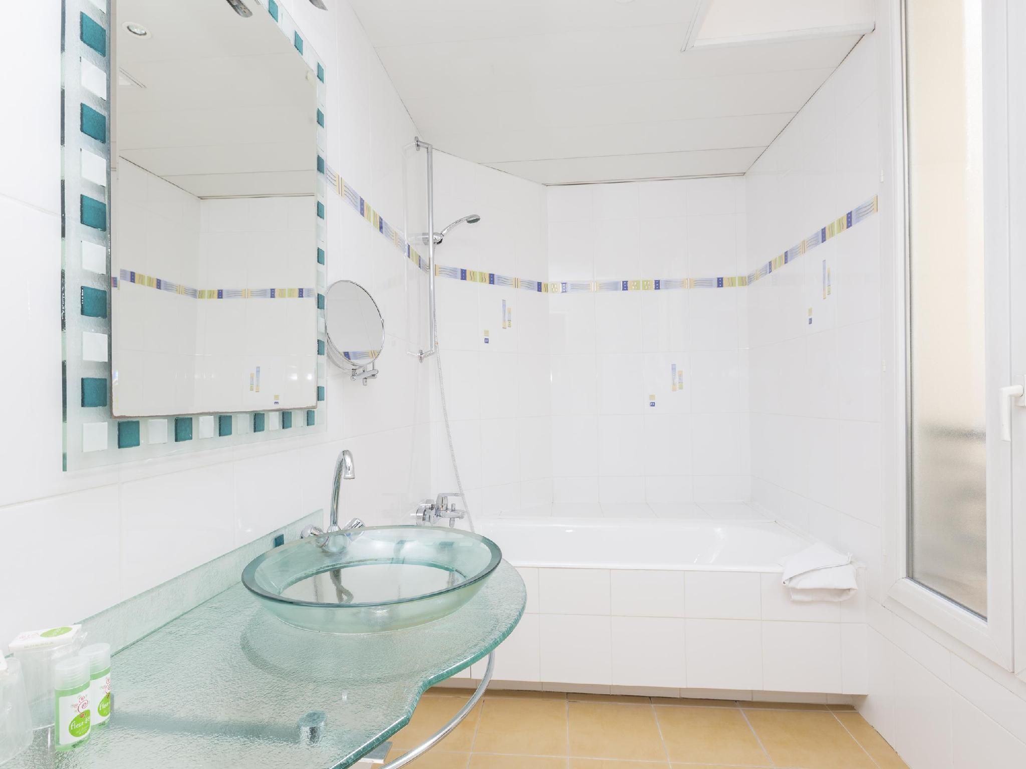 undefined Hotel Niel 8