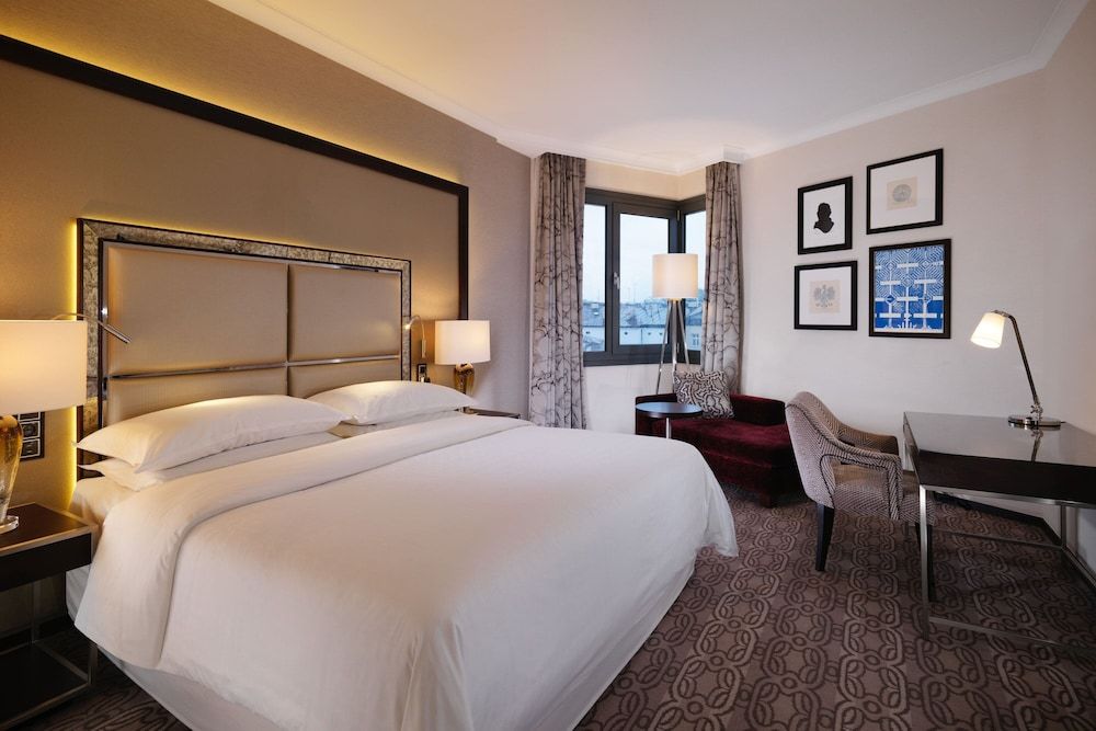 Deluxe Room, 1 King Bed, Non Smoking (View)