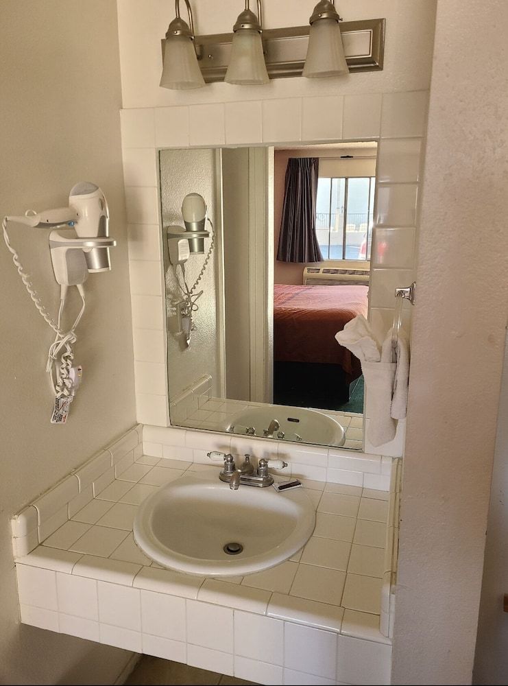 Windsor Inn Motel Lake Havasu City Standard Room, 1 King Bed, Non Smoking 14