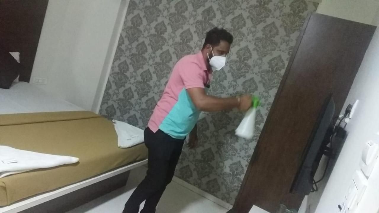 Hotel Ramkrishna Inn Deluxe Double Bed non AC Room 4