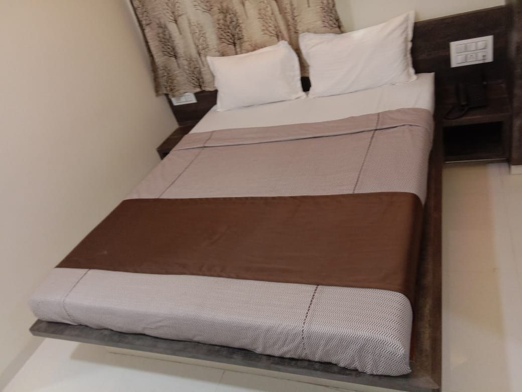 Hotel Ramkrishna Inn Deluxe Double Bed non AC Room 3
