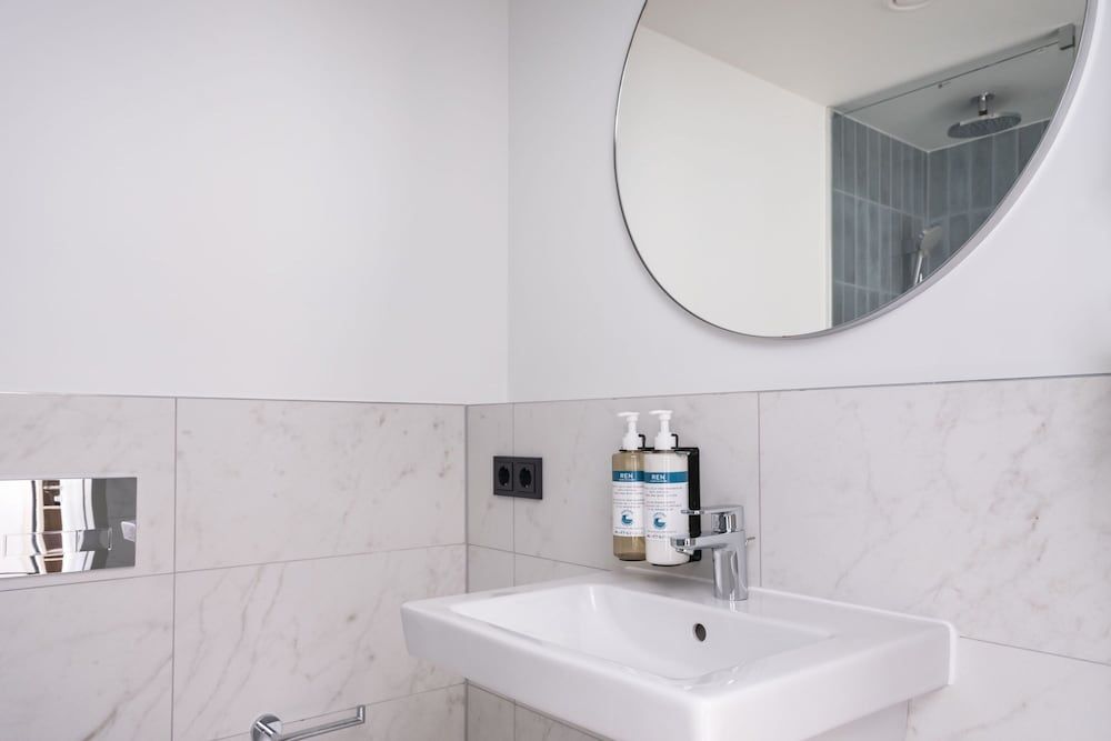 Numa Berlin Arc Medium Room - Twin Beds 6