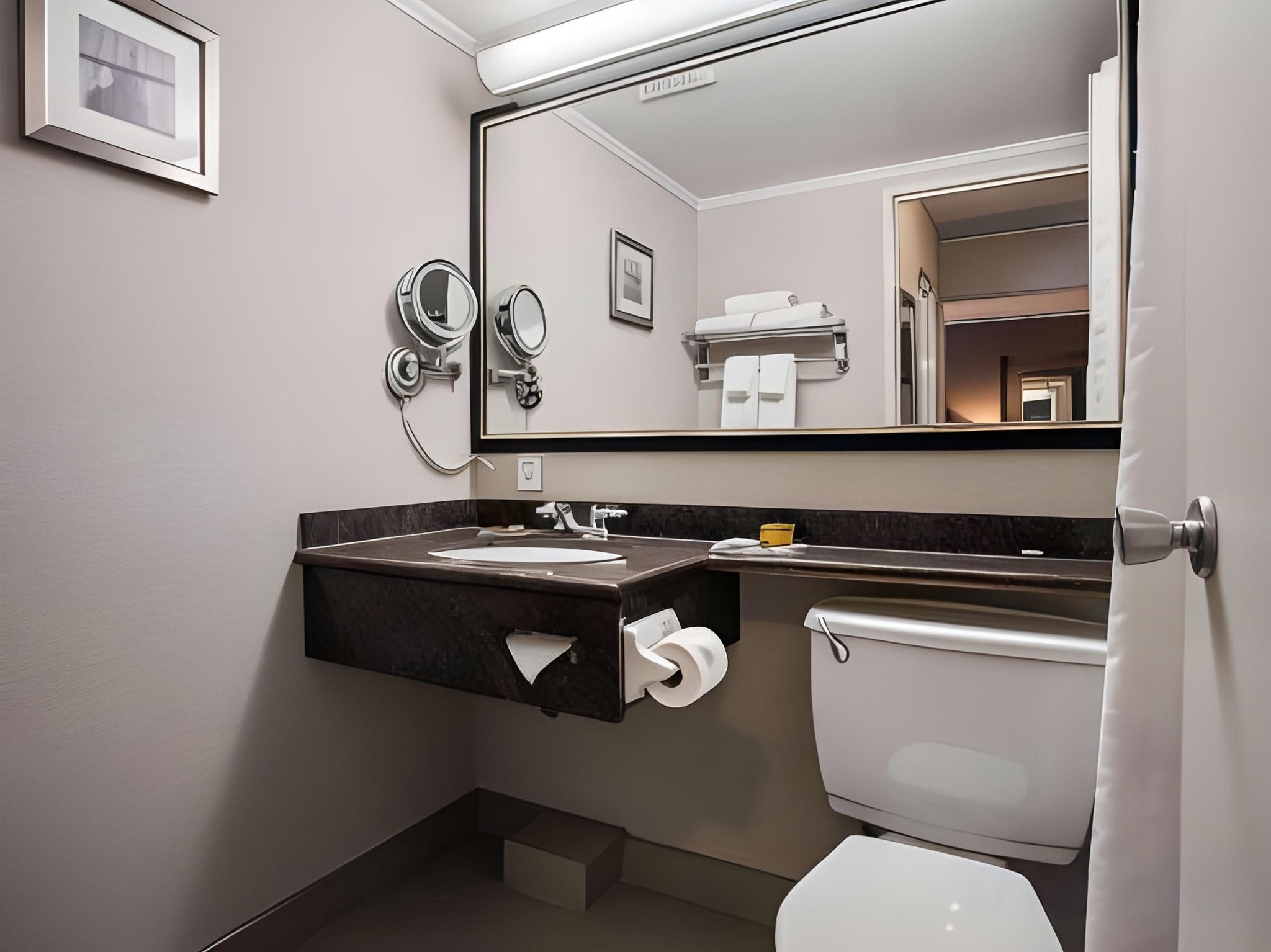 Suite - 1 Queen 1 Double, Nonsmoking