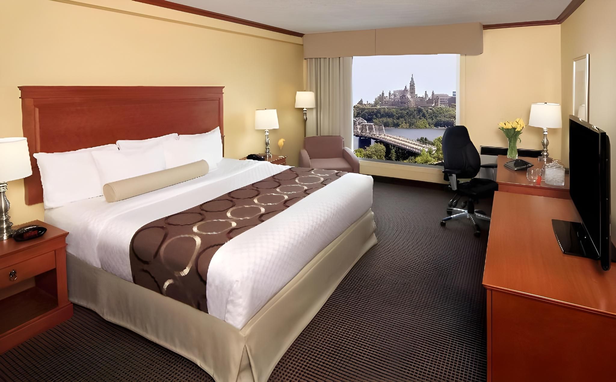 1 King Bed, Nonsmoking