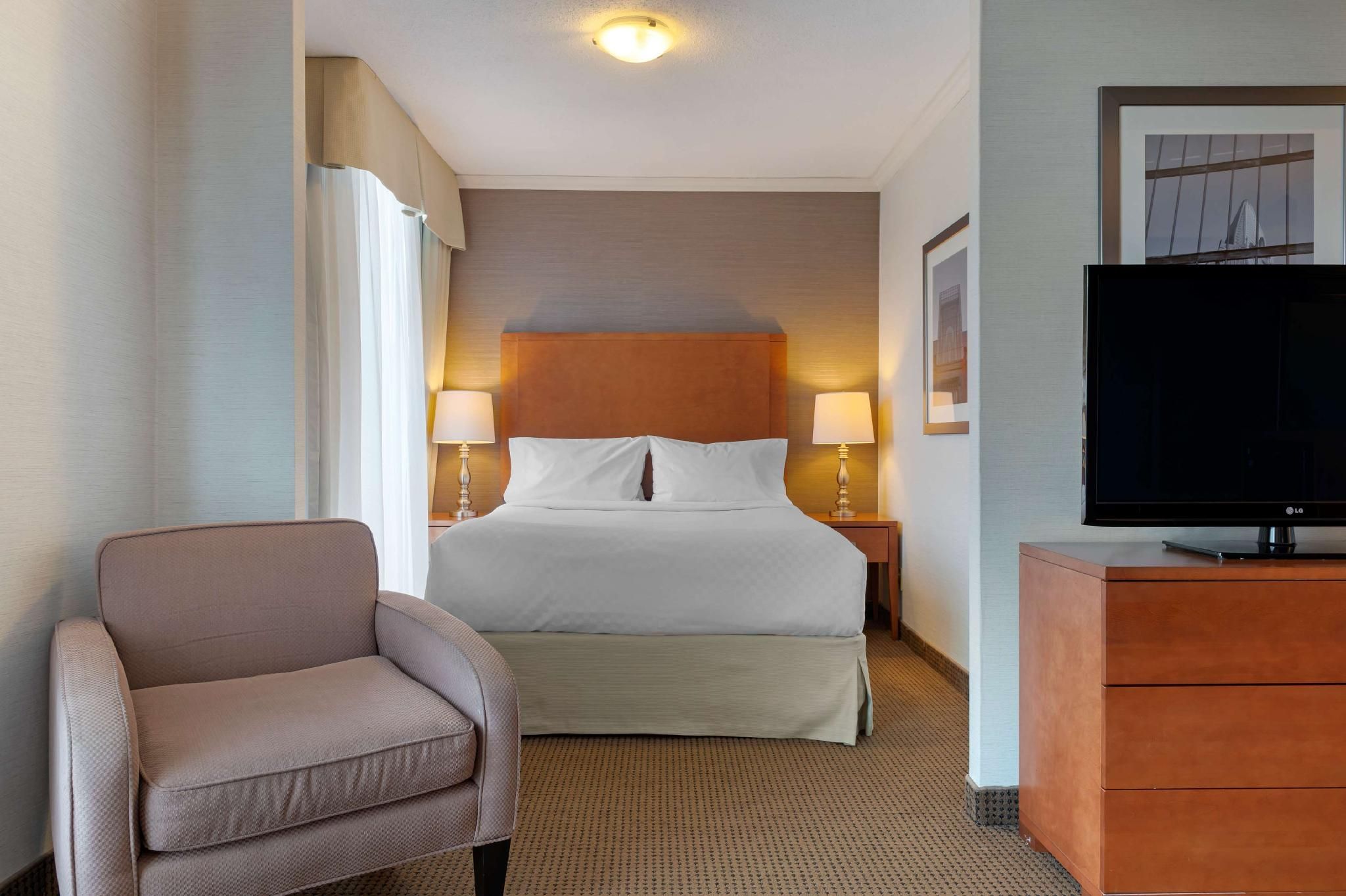 Suite - 1 Queen Bed, Nonsmoking, Sofabed