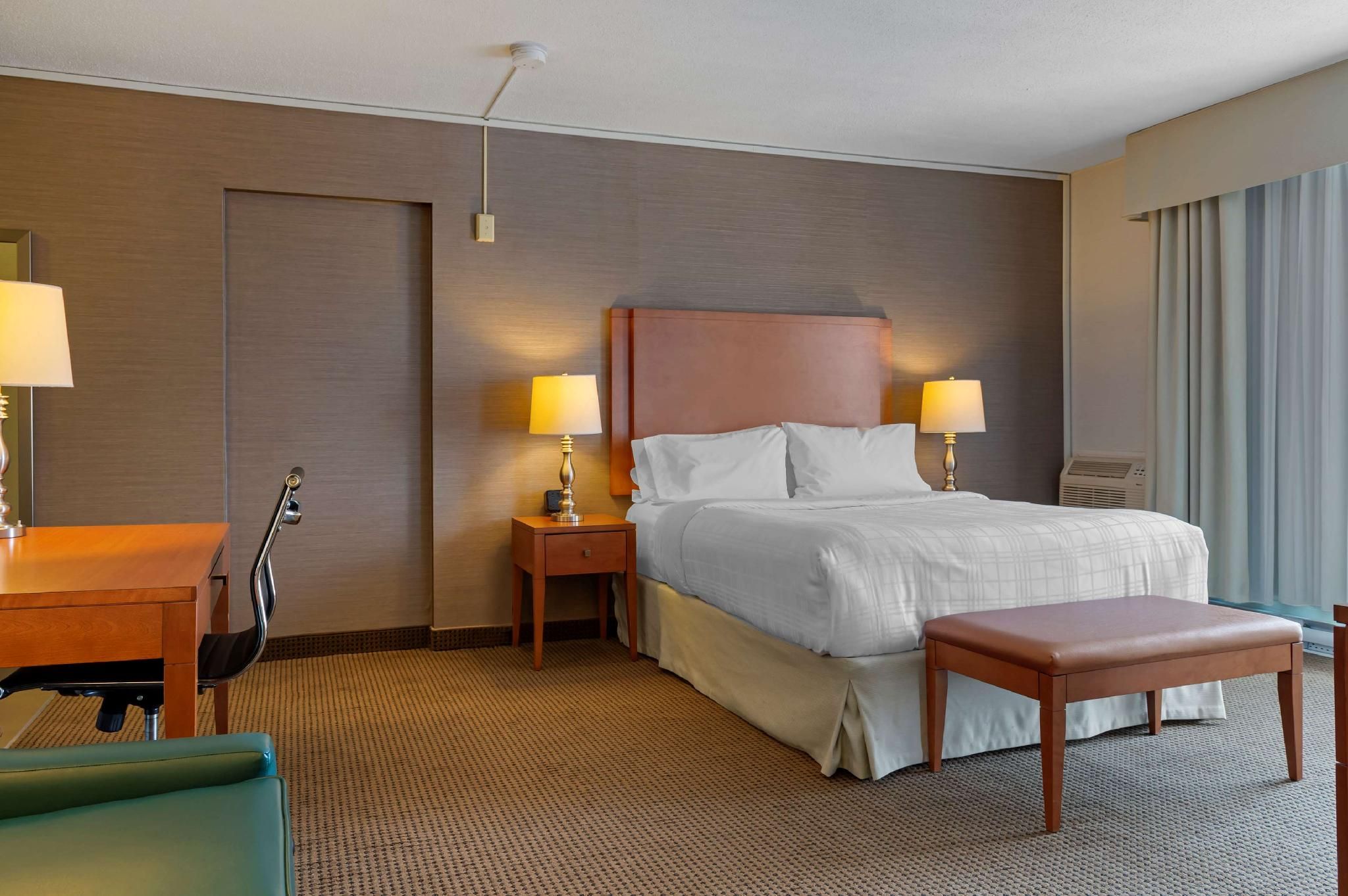 Suite - 1 Queen Bed, Nonsmoking, Full Kitchen