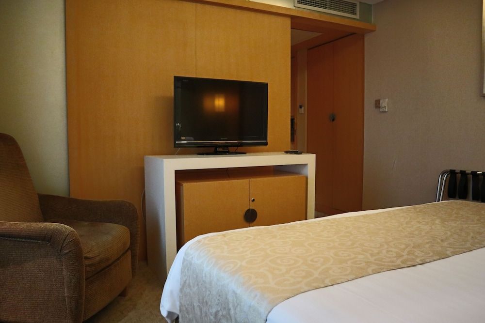Everbright Convention & Exhibition Centre Hotel Deluxe Room, 1 King Bed 4