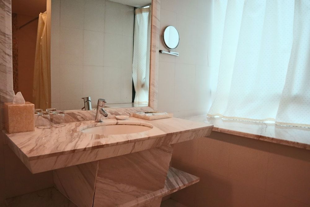 Everbright Convention & Exhibition Centre Hotel Deluxe Room, 1 King Bed 5