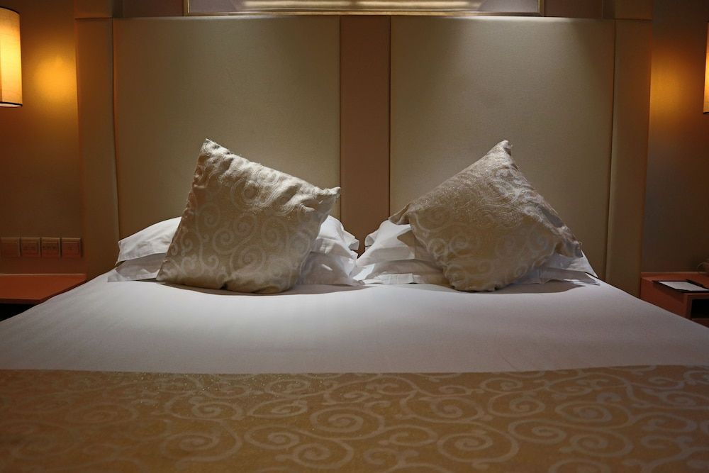 undefined Everbright Convention & Exhibition Centre Hotel 8