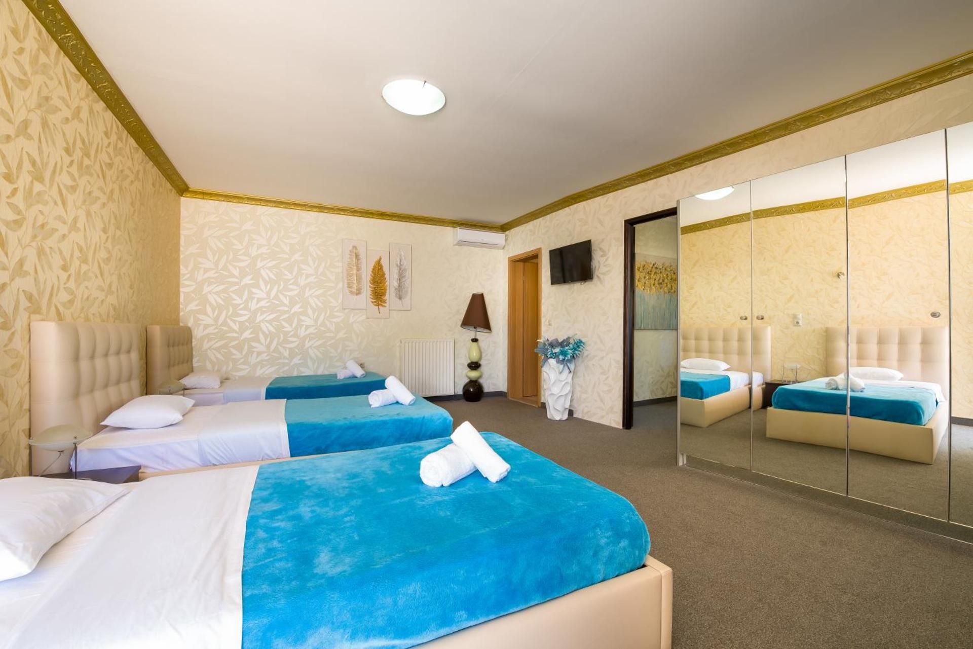 Deluxe Family Suite