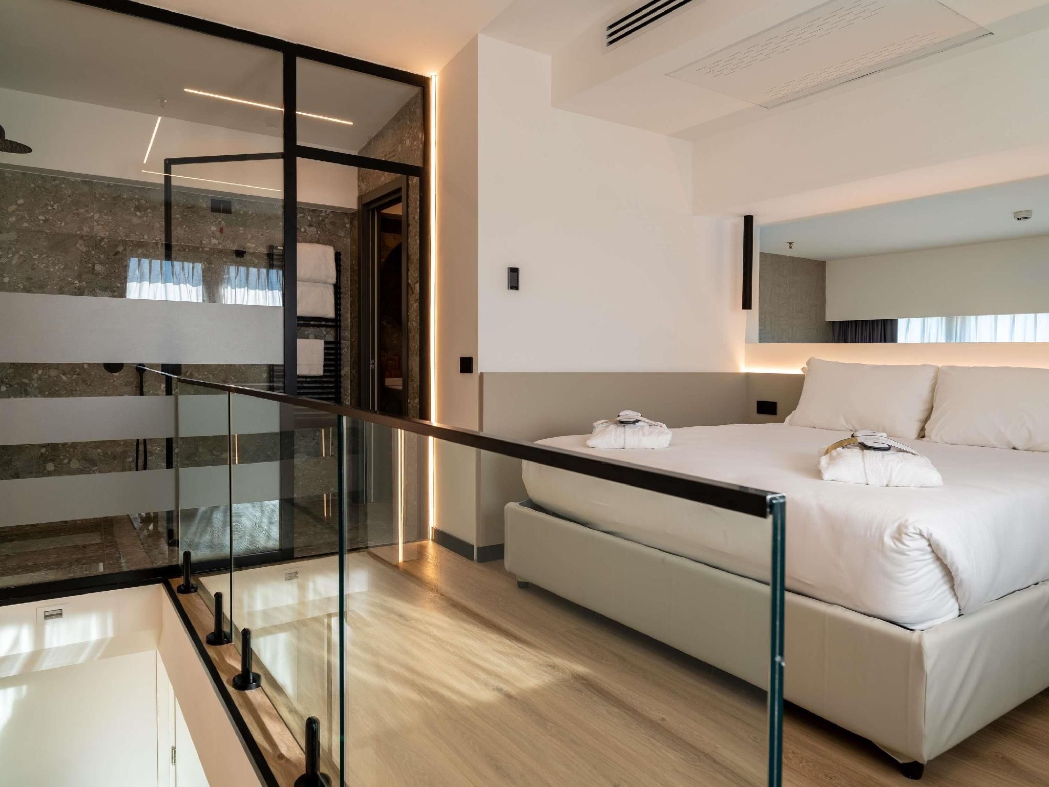 Prestige Suite With 1 King Bed And Sofa Sup