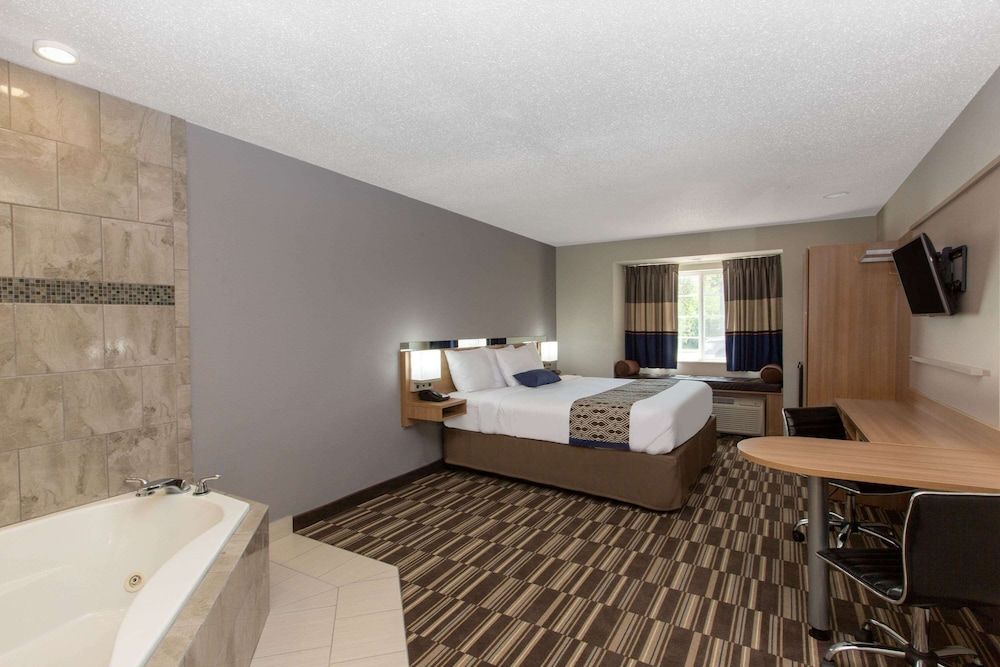 Deluxe Room, 1 King Bed, Non Smoking