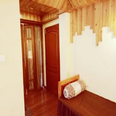 Pine Suite (Executive) with Work Desk. 5th floor ( No lift )