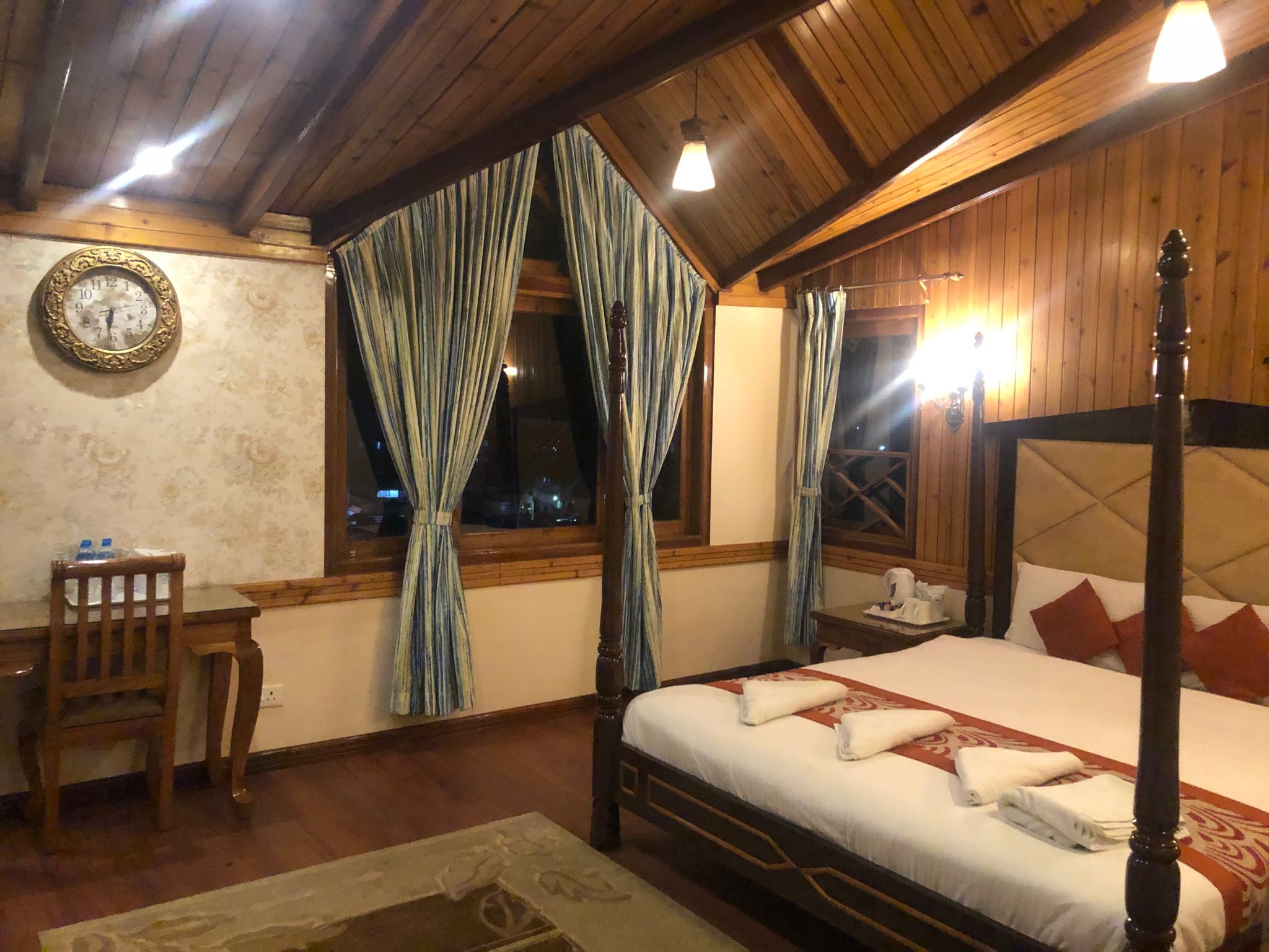 Olive Family Suite 4 bedded with Work Desk 4th floor ( No lift )