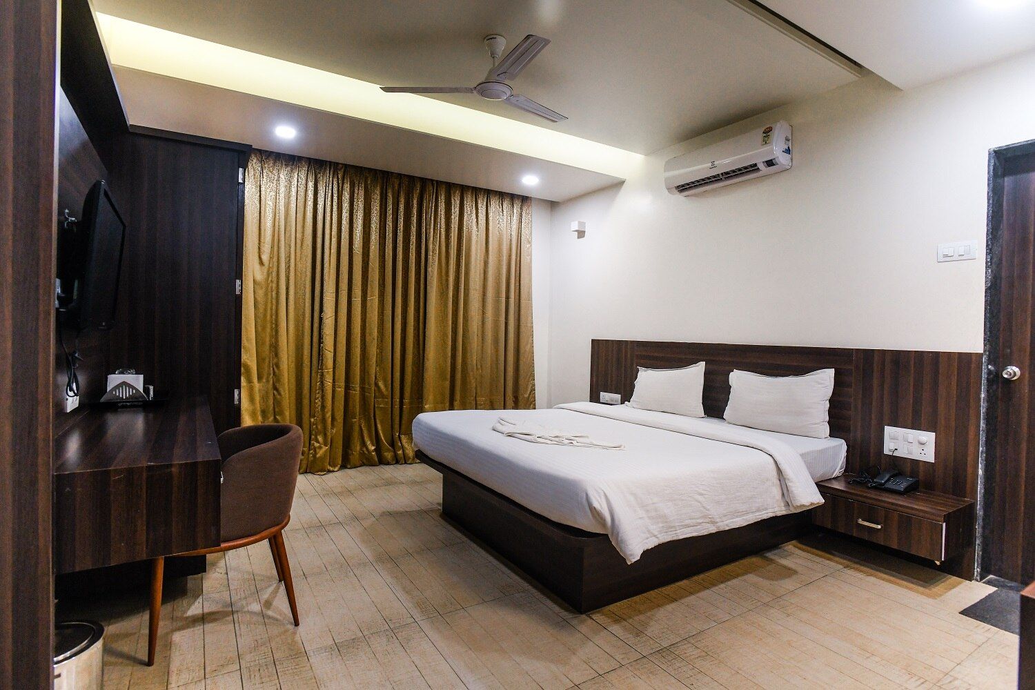 undefined Manasi Pride 5