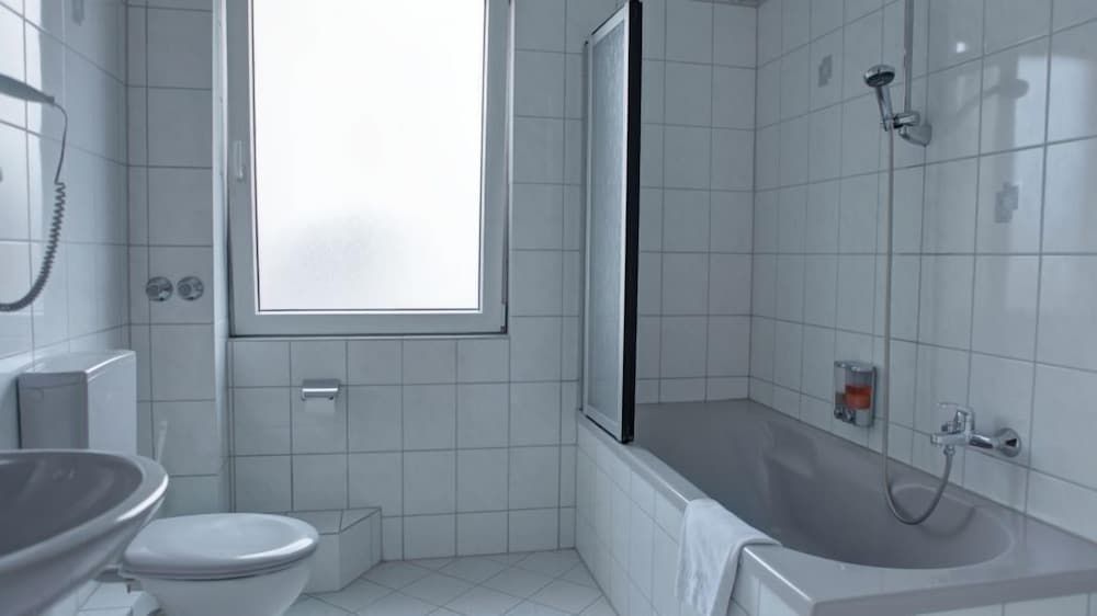 Hotel Am Kurfuerstenplatz - Messe Standard Double Room 8