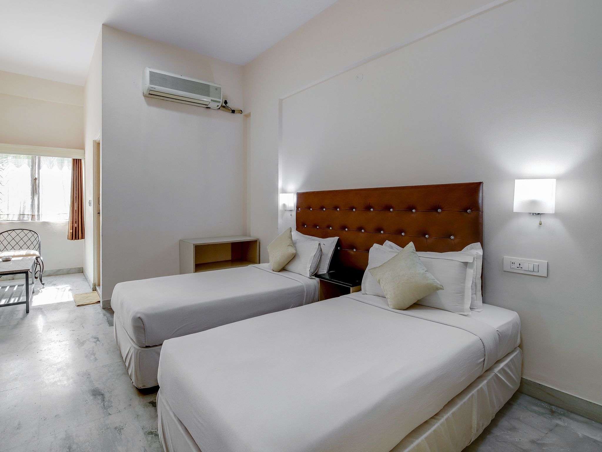 Royal Airavatha Residency Hotel Deluxe Twin Room 6