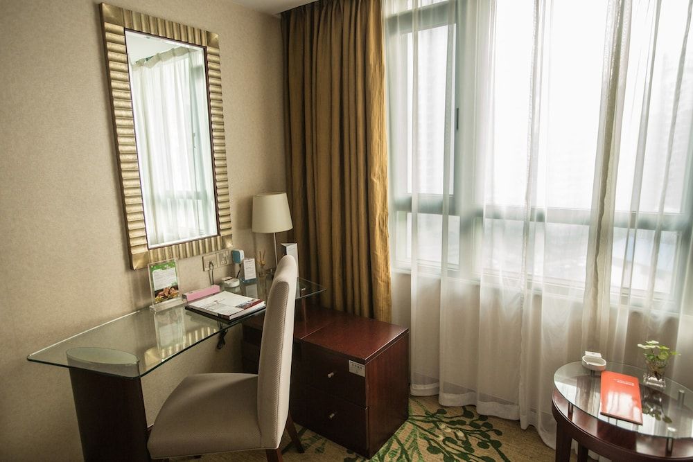 Merry Hotel Shanghai Deluxe Twin Room 5