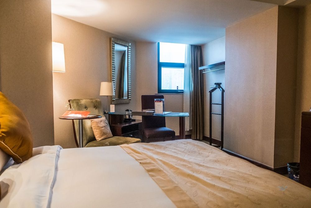 Merry Hotel Shanghai Superior King Room 3