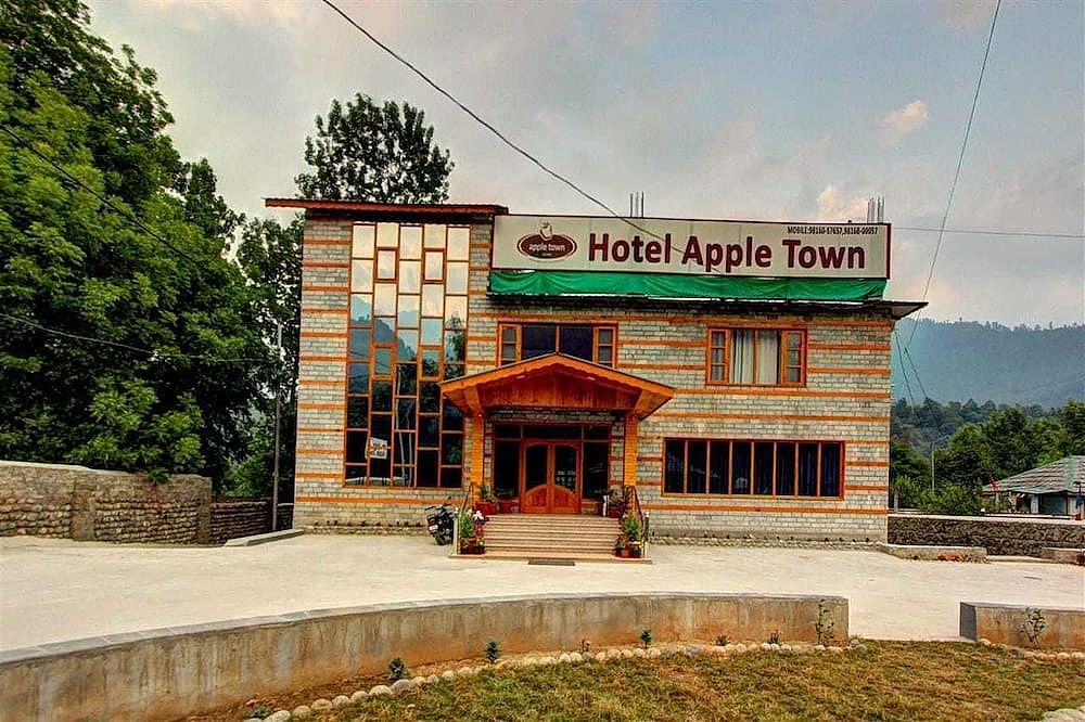 undefined Aamod at Apple Town 9