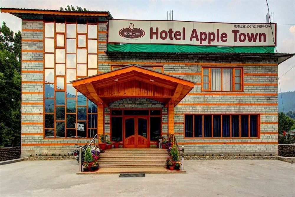 undefined Aamod at Apple Town 10