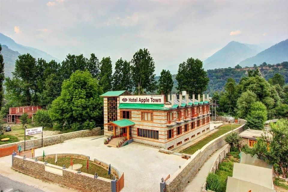 undefined Aamod at Apple Town 2