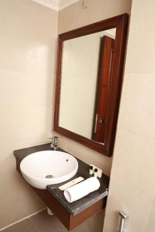 Hotel Golden Tower Deluxe Room 4