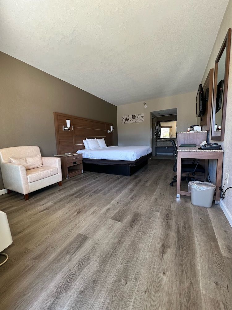 Room, 1 Queen Bed, Accessible, Smoking