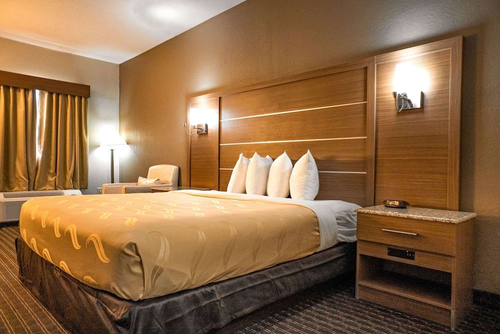 Room, 1 Queen Bed, Accessible, Smoking