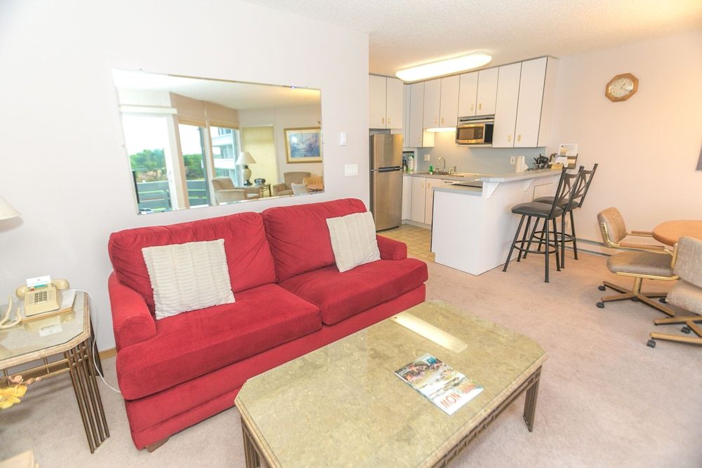 The Grey Gull Signature Room, 1 King Bed with Sofa bed, Kitchen, Pool View (1 Bedroom Unit- Room 209-Pet Friendly) 8