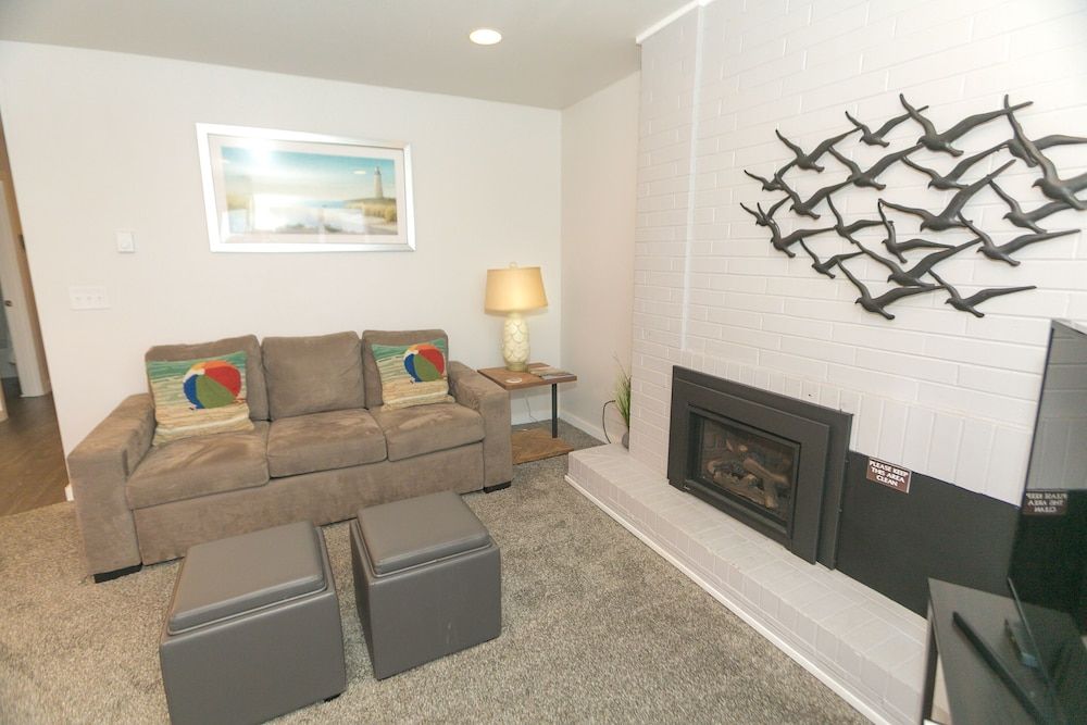 The Grey Gull Signature Room, 1 King Bed with Sofa bed, Kitchen, Pool View (1 Bedroom Unit- Room 203-No Pets) 9