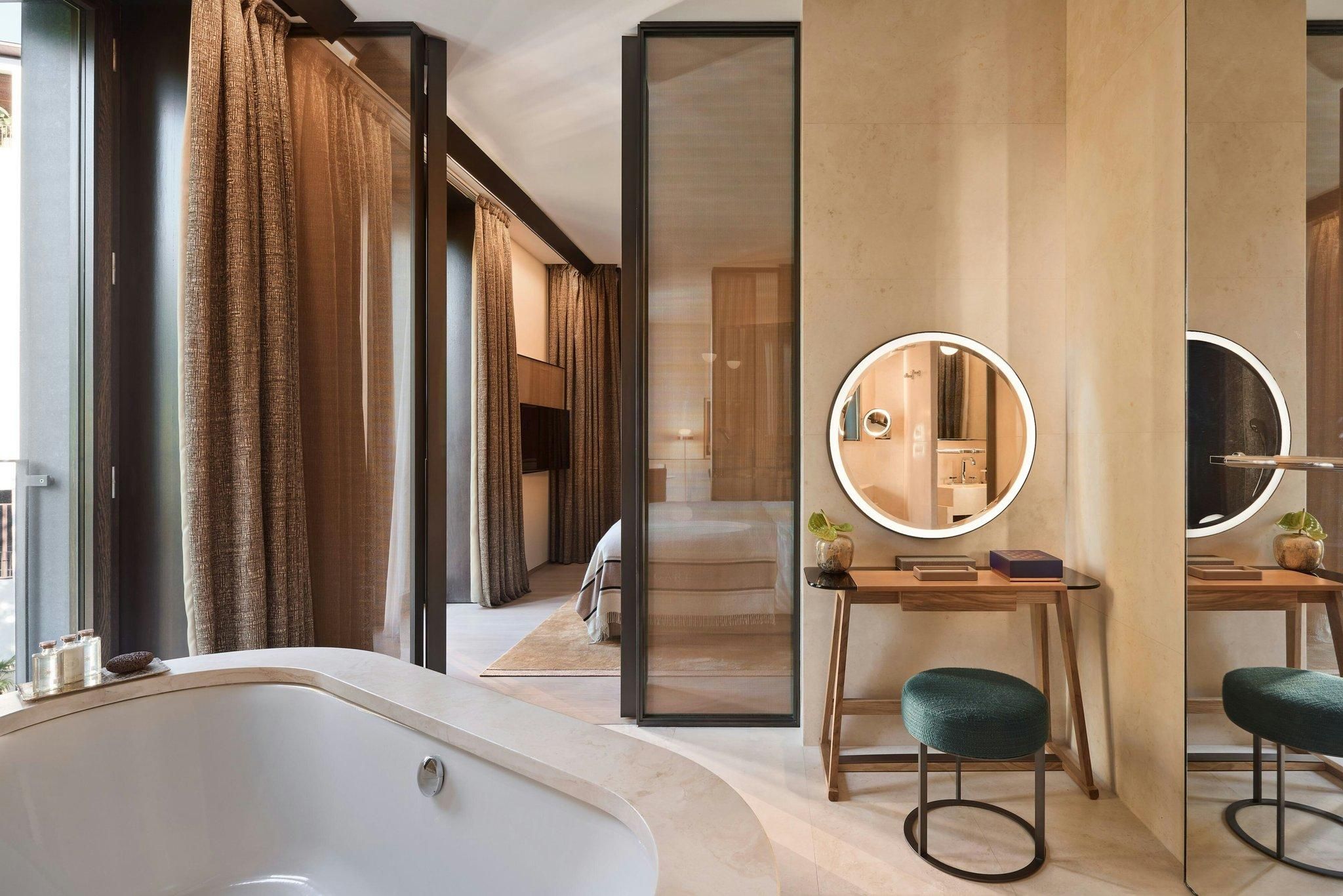 Superior, 1 Bedroom Suite, 1 King, Garden view