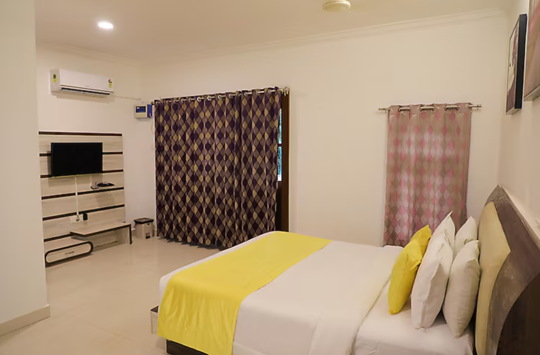 Deluxe Room with Pool View