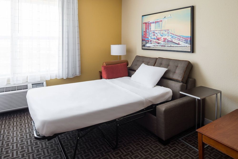 Studio, 1 Queen Bed with Sofa bed, Non Smoking (Mobility/Hearing Access, Roll-in Shwr)