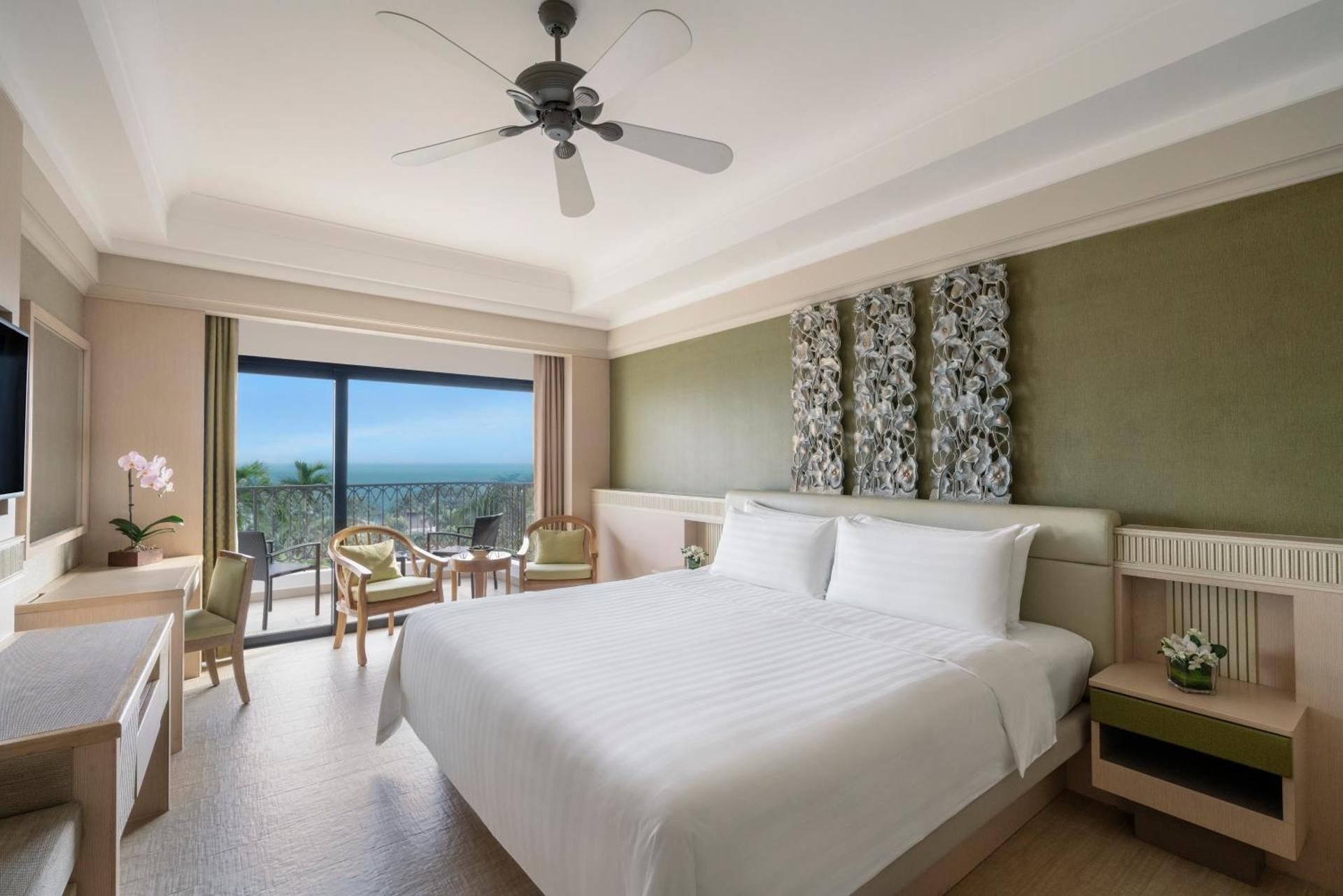 Deluxe King Room with Sea View - Sentosa Adventure Package with SGD 50 net voucher per night for use at The Palawan @ Sentosa